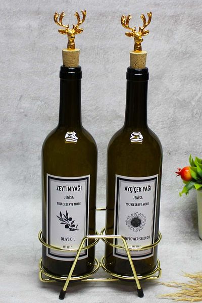 Jenisa 2 Pieces Dark Green 750 Ml Labeled Bottle Shiny Gold Stand Oil Pot with Deer Cork Stopper