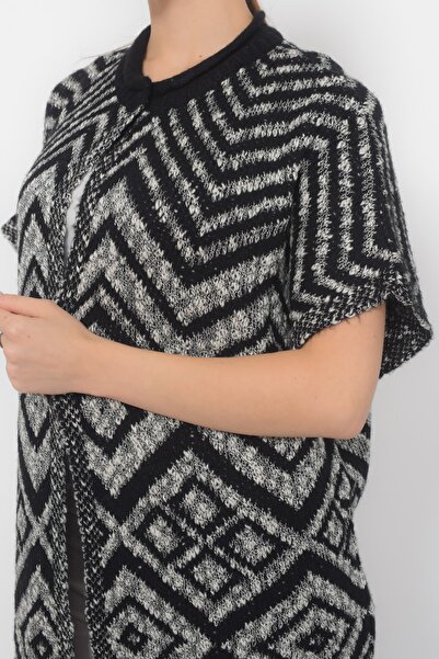 TUSSE Elegant Ethnic Embroidered Tufted Soft Snap Closure Plus Size Poncho Vest