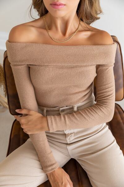 Laluvia Cordbluse mit Madonna-Kragen