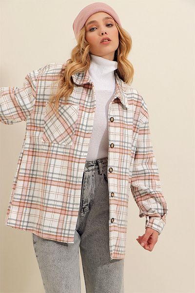 Trend Alaçatı Stili Dámská Ecru Powder Plaid Oversize košile na obočí s jednou kapsou ALC-X7264