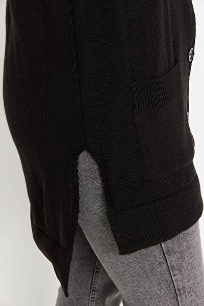 Trendyol Curve Black V-Neck Pocket Knitwear Cardigan TBBAW23AV00038