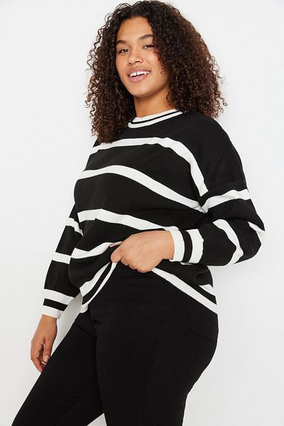 Trendyol Curve Pulover negru din tricot cu dungi TBBAW23AN00194