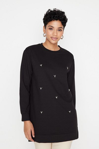 Trendyol Modest Schwarze Stricktunika mit Rundhalsausschnitt und Steindetail TCTSS22TN0072