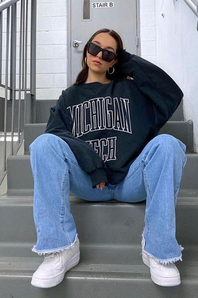 MODAGEN Дамски извънгабаритен суитчър с кръгло деколте, черен Michigan Tech Letter Printed