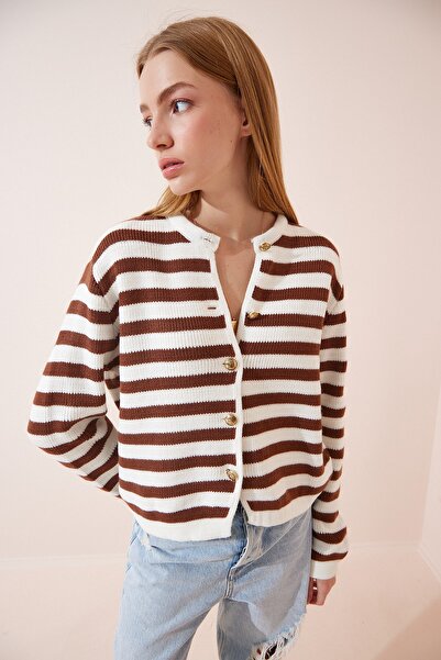 Happiness İstanbul Gepolsterte Strickjacke mit Streifenmuster in Ecru-Braun für Damen US00859