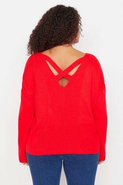 Trendyol Curve Детайлен трикотажен пуловер с лента на Червения кръст TBBAW23AN00021