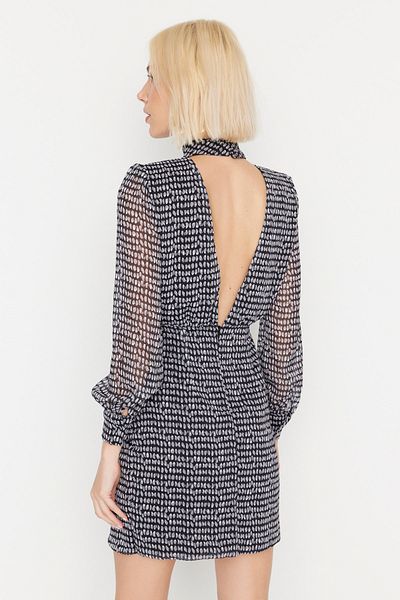 Trendyol Collection Černé zimní šaty s límečkem - Twoaw23El01482