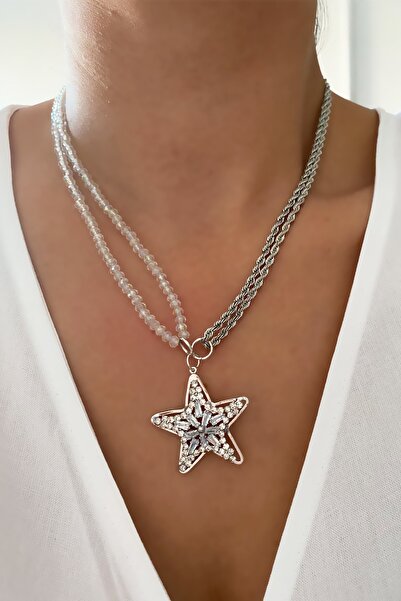 Liveyn Design قلادة فضية اللون بأطراف نجمة كريستالية شفافة