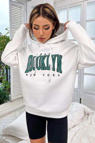 MODAGEN Dámská oversize mikina s kapucí Candy White Combed Green Brooklyn Printed