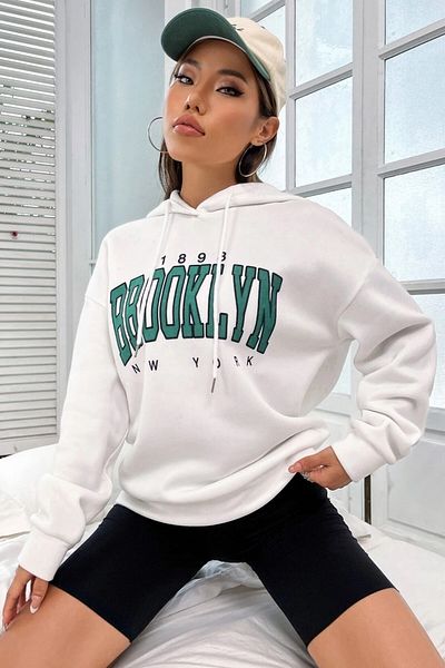 MODAGEN Dámská oversize mikina s kapucí Candy White Combed Green Brooklyn Printed