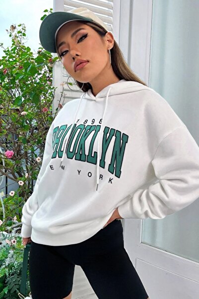 MODAGEN Γυναικείο μπλουζάκι με κουκούλα με κουκούλα Brooklyn με στάμπα, λευκό χτενισμένο, υπερμεγέθη
