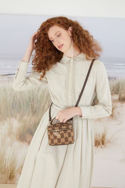 Pierre Cardin حقيبة كتف داما كانفاس للنساء باللون البني 05PO22K1595