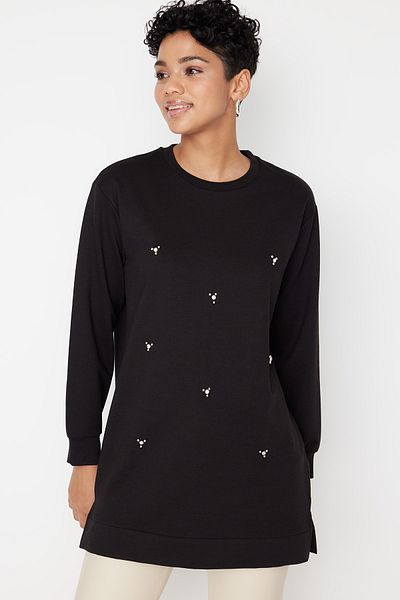 Trendyol Modest Schwarze Stricktunika mit Rundhalsausschnitt und Steindetail TCTSS22TN0072