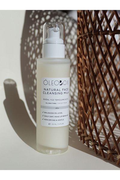 Oleobox Ph Balanced and Soothing Natural Facial Cleansing Milk, Rose Water + Aloe Vera - 100 Ml
