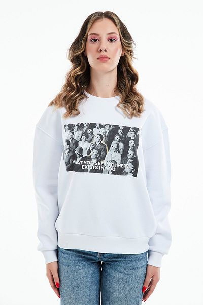 Eazy Co سويت شيرت سميك برقبة دائرية باللون الأبيض للجنسين من إيزي سينما