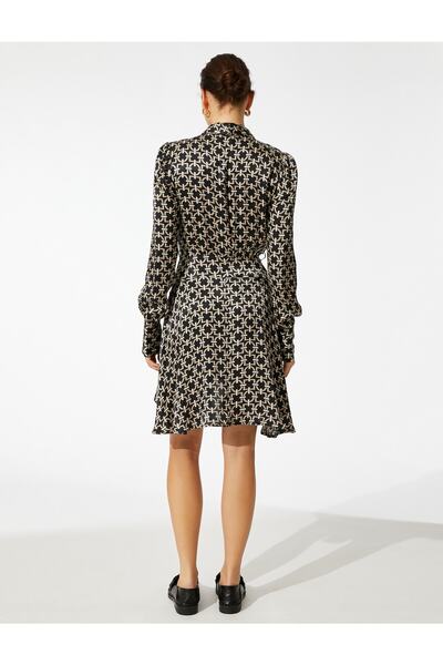 Koton Satynowa sukienka mini w geometryczne wzory