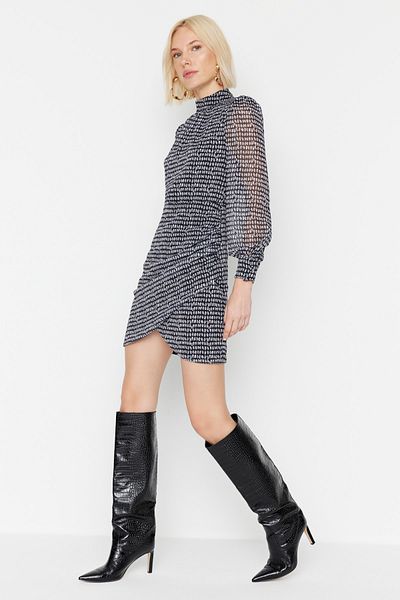 Trendyol Collection Černé zimní šaty s límečkem - Twoaw23El01482