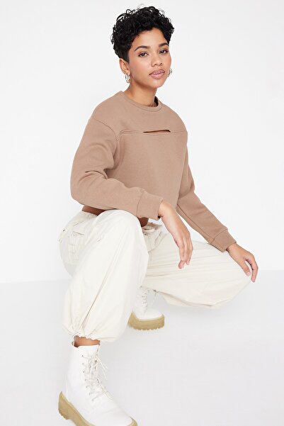 Trendyol Collection Beige Pocket Detailed Regular Waist Parachute Jogger Trousers TWOAW23JE00740/Beige