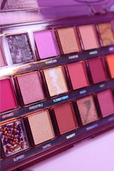 MUJGAN Naughty Mirrorless 18-Piece Eyeshadow Palette - Comfortable and Stylish Design