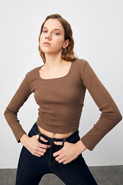 modavingo قميص نسائي بني بياقة مربعة