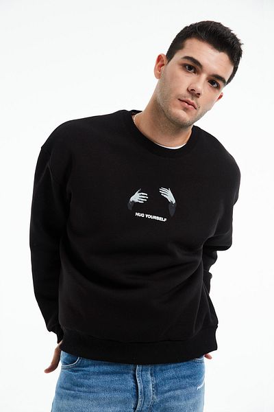 Eazy Co Hanorac gros unisex negru cu gât crew Eazy Hug Yourself