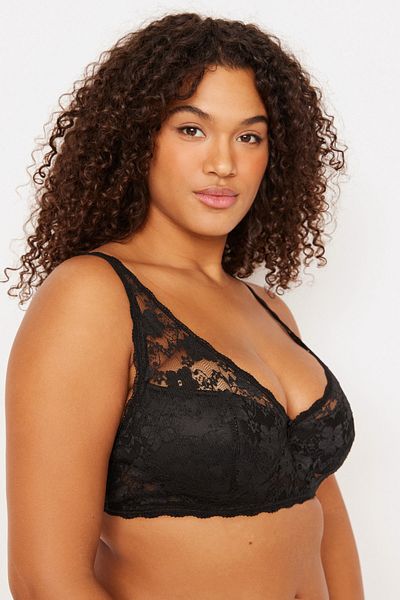 Trendyol Curve Schwarzer, mit Spitze bedeckter, geraffter BH TBBAW23CW00003
