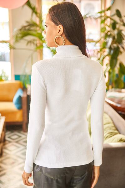 Olalook Pulover de damă ecru cu umăr, cu nasturi, cu gât înalt, cu detaliu KZK-19000495