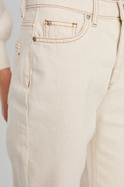 Trendyol Collection Ecrufarbene Mom-Jeans mit hoher Taille TWOSS20JE0200