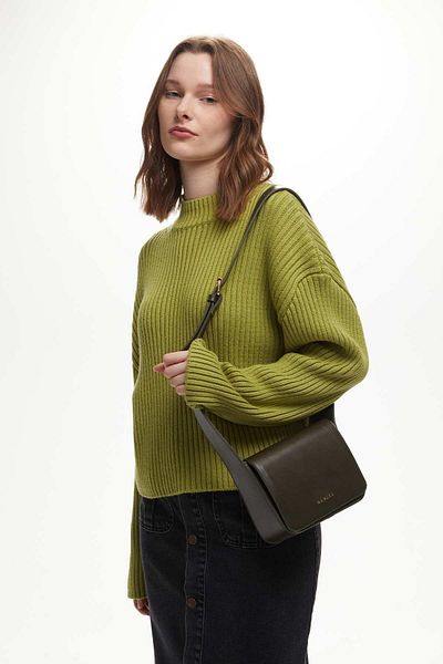 Manuka Quadratische Ledertasche mit großen Taschen Khaki