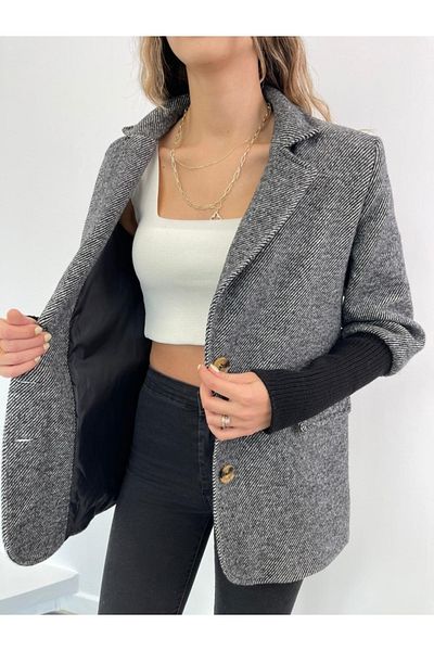 Elif Özbey Butik Черно трикотажно яке с щампован ръкав