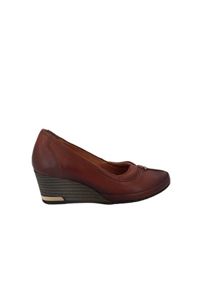 Venüs Дамски обувки с бежов ток от естествена кожа 1329