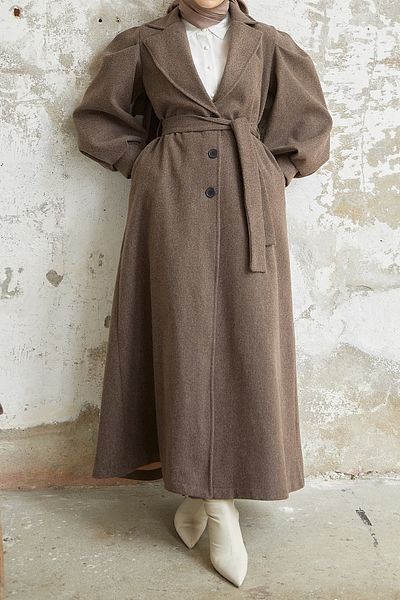 InStyle Balonový rukáv a přepásaný kabát Diana Stamp - hnědý