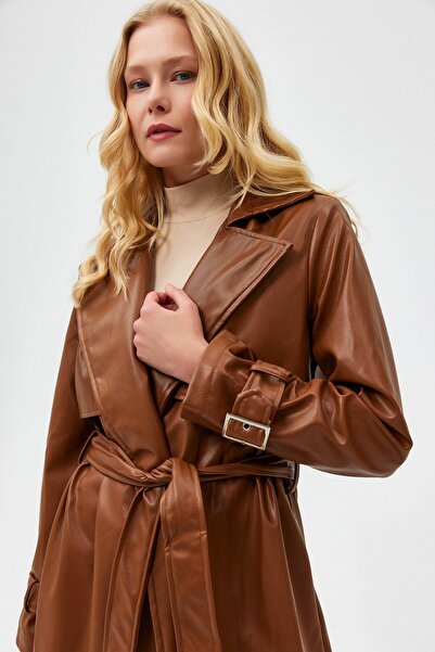 Açelya Okcu Oversize Su Geçirmez Suni Deri Vintage Trençkot