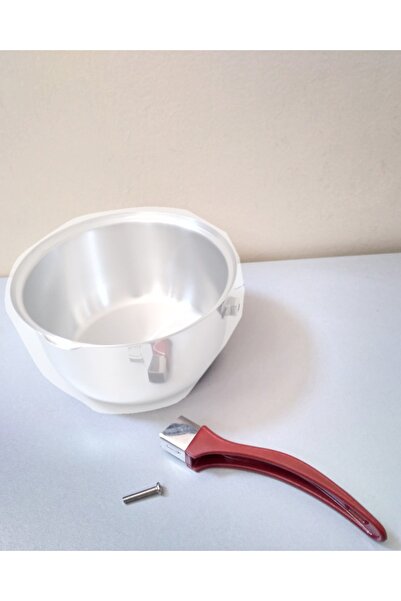 Russet Bakalit Tava Sapı Ve Vidası 15 Cm