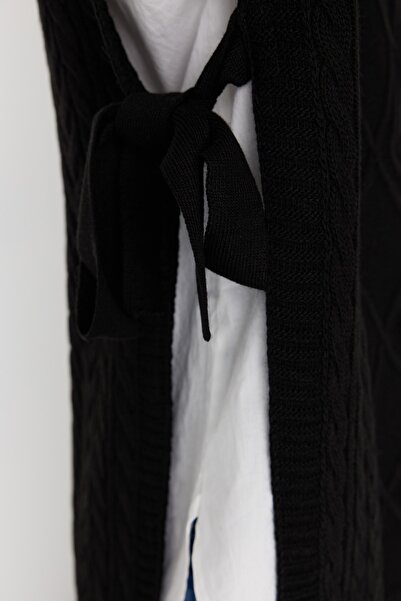 Trendyol Modest Pletený svetr Black Tie Waist Braided Knitwear TCTAW22UV0018