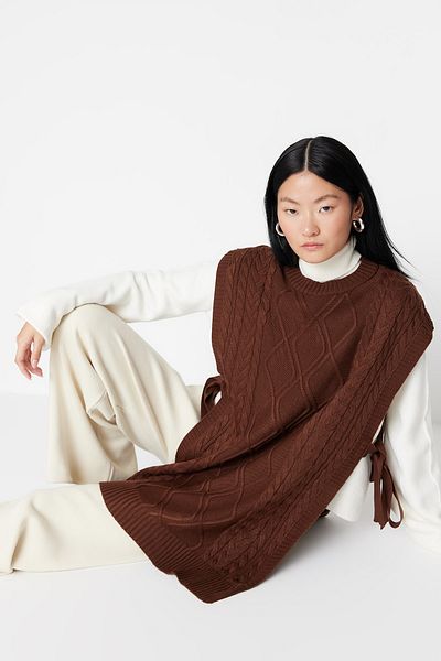 Trendyol Modest Dunkelbrauner geflochtener Strickpullover zum Binden an der Taille TCTAW22UV0018