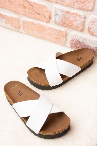 Fox Shoes White Women's Slippers B777742209