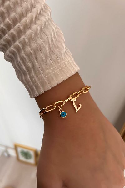 Trendy Butik سوار سلسلة مشبك ورقة مع حرف L وعين الشر المتدلية
