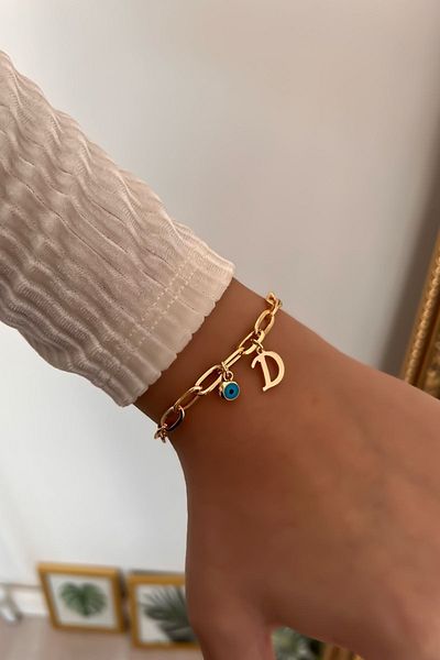 Trendy Butik سوار سلسلة مشبك ورقة مع حرف D وعين الشر المتدلية