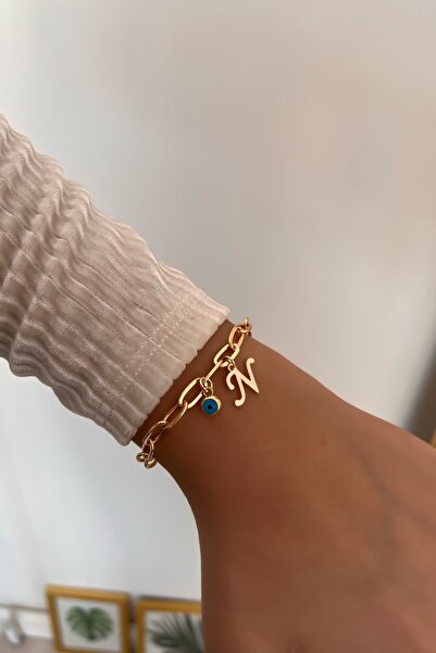 Trendy Butik سوار سلسلة مشبك ورقة مع حرف N وعين الشر المتدلية