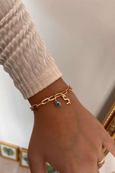 Trendy Butik سوار سلسلة مشبك ورقة مع حرف S وعين الشر المتدلية