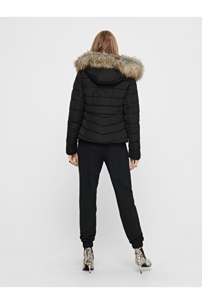 ONLY 15158943 Onlnewellan Παλτό με κουκούλα από χνουδωτό γούνινο υλικό Otw Γυναικείο παλτό Μαύρο