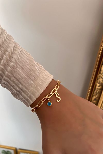 Trendy Butik سوار سلسلة مشبك ورقة مع حرف S وعين الشر المتدلية