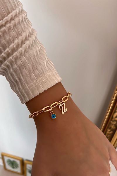 Trendy Butik سوار سلسلة مشبك ورقة مع حرف Ü وعين الشر المتدلية