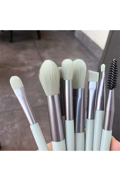 Gold Beauty مجموعة فرش مكياج خضراء صغيرة سهلة الحمل مكونة من 8 قطع