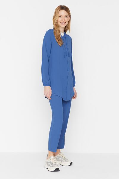 Trendyol Modest Marineblaues Set aus gewebter Strickjacke und Hose – Kapuze und Reißverschluss TCTSS22US0026