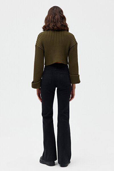 Açelya Okcu Turtleneck Crop Sweater