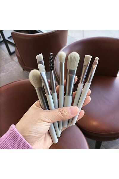 Gold Beauty مجموعة فرش مكياج خضراء صغيرة سهلة الحمل مكونة من 8 قطع