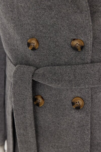 Trendyol Collection Šedý kabát s páskem z vlny TWOAW22KB0097