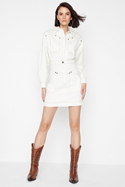 Trendyol Collection Ecru košilový límec Bodycone tkané šaty TWOAW23EL01423